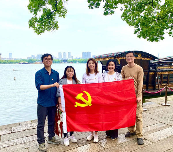 奋进新征程，我们一路在行走