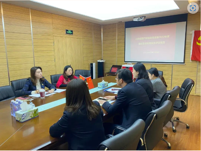 坚定理想信念，强化责任担当，做创新发展的先行者