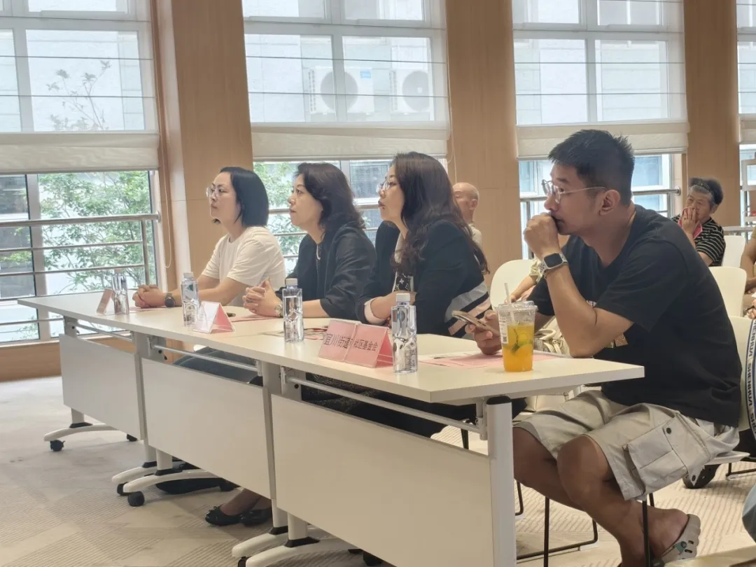 慈善槌声再响 助学暖流续航 慈善槌声再响 助学暖流续航